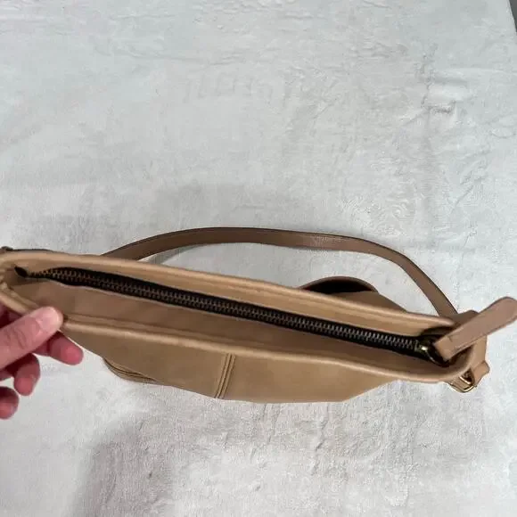 Coach vintage bleecker Legacy Tan Leather  Crossbody Bag Purse 0171 020 - Picture 8 of 11